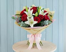 Букет цветов из:  Лилии и Розы в Волхове