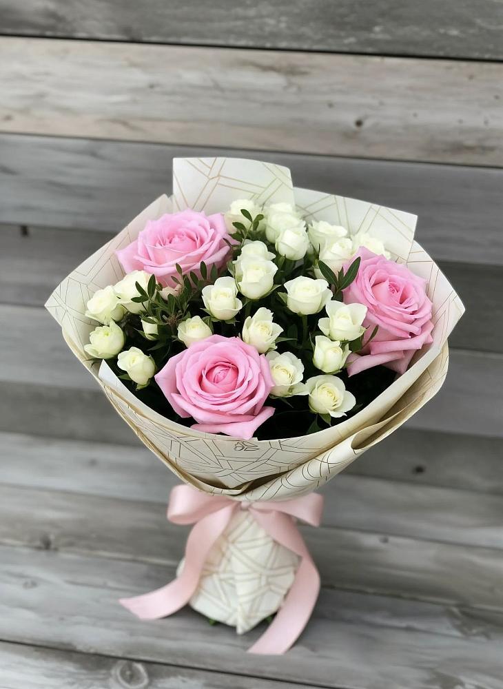 Букет цветов из: Розы в Волхове