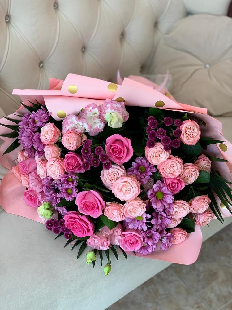 Букет цветов из: Хризантемы, Розы и Лизиантусы в Волхове