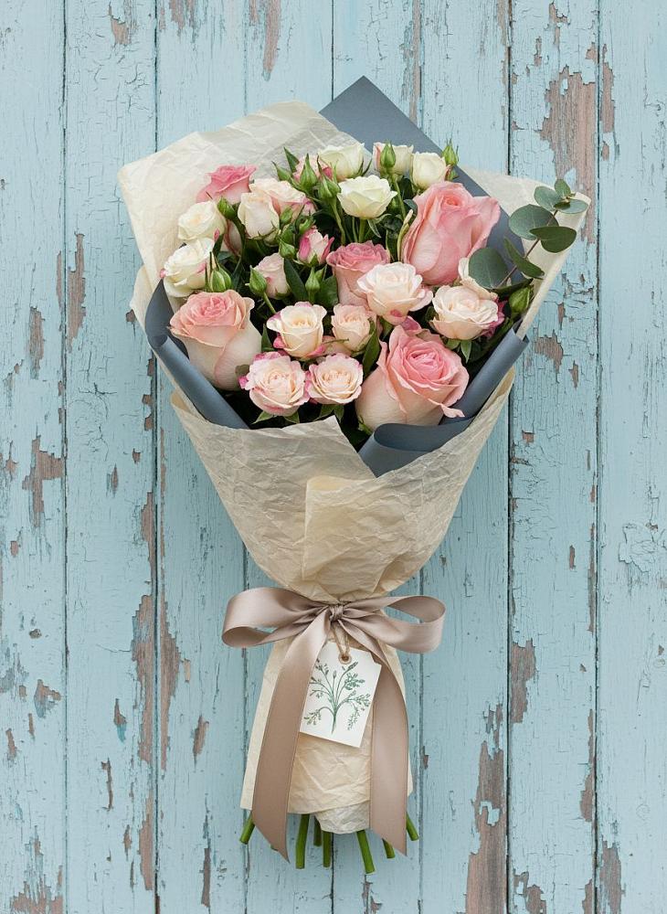 Букет цветов из: Розы в Волхове