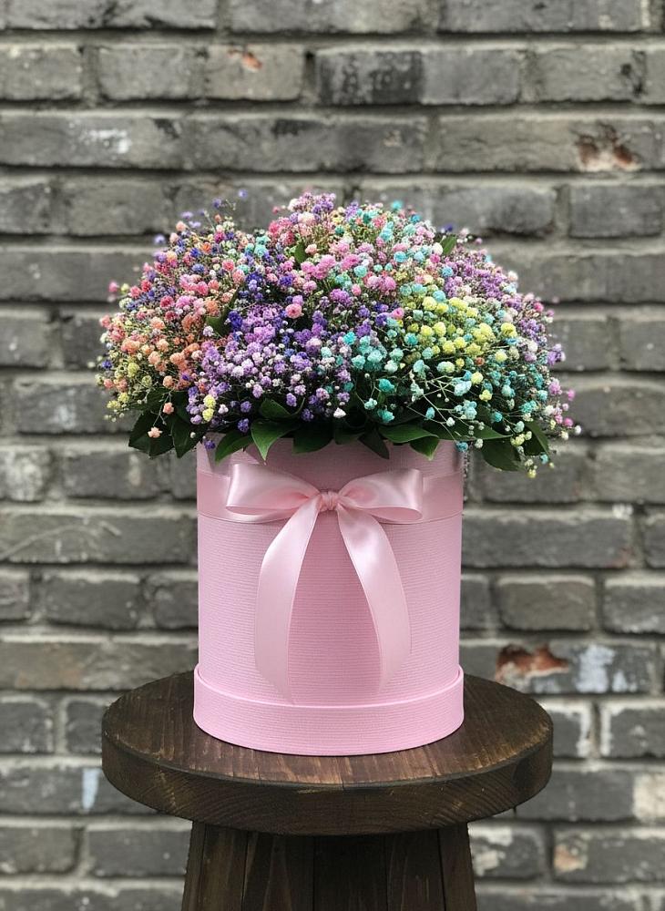 Цветочная композиция из Гипсофила и Розы в шляпной коробке в Волхове