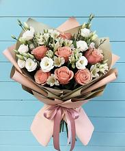 Букет цветов из:  Розы, Альстромерии и Лизиантусы в Волхове