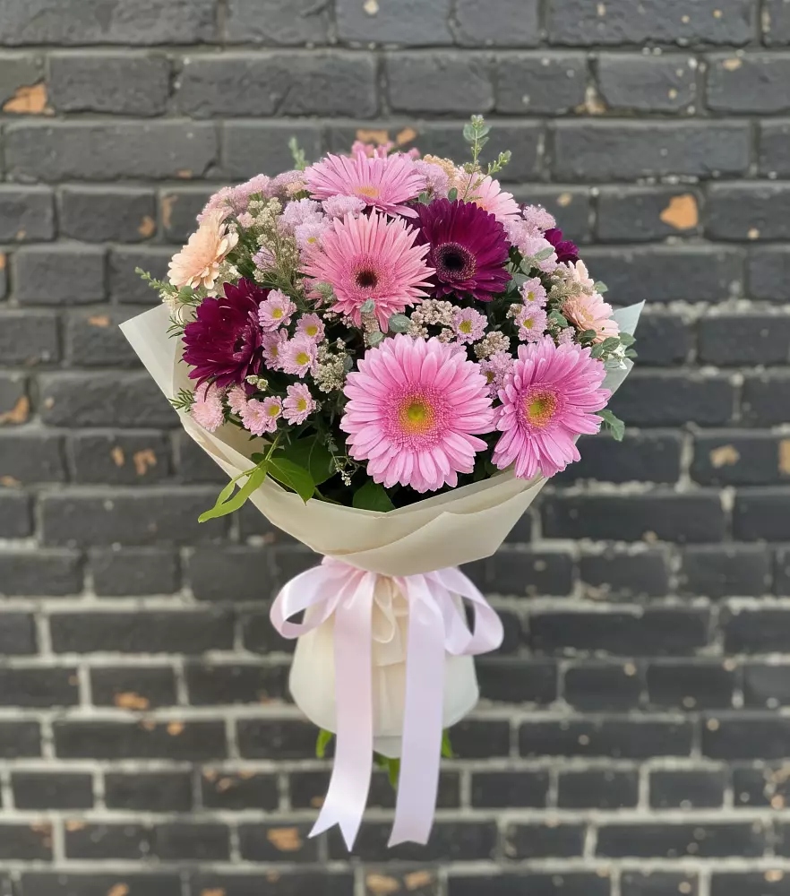 Букет цветов из: Герберы и Хризантемы в Волхове