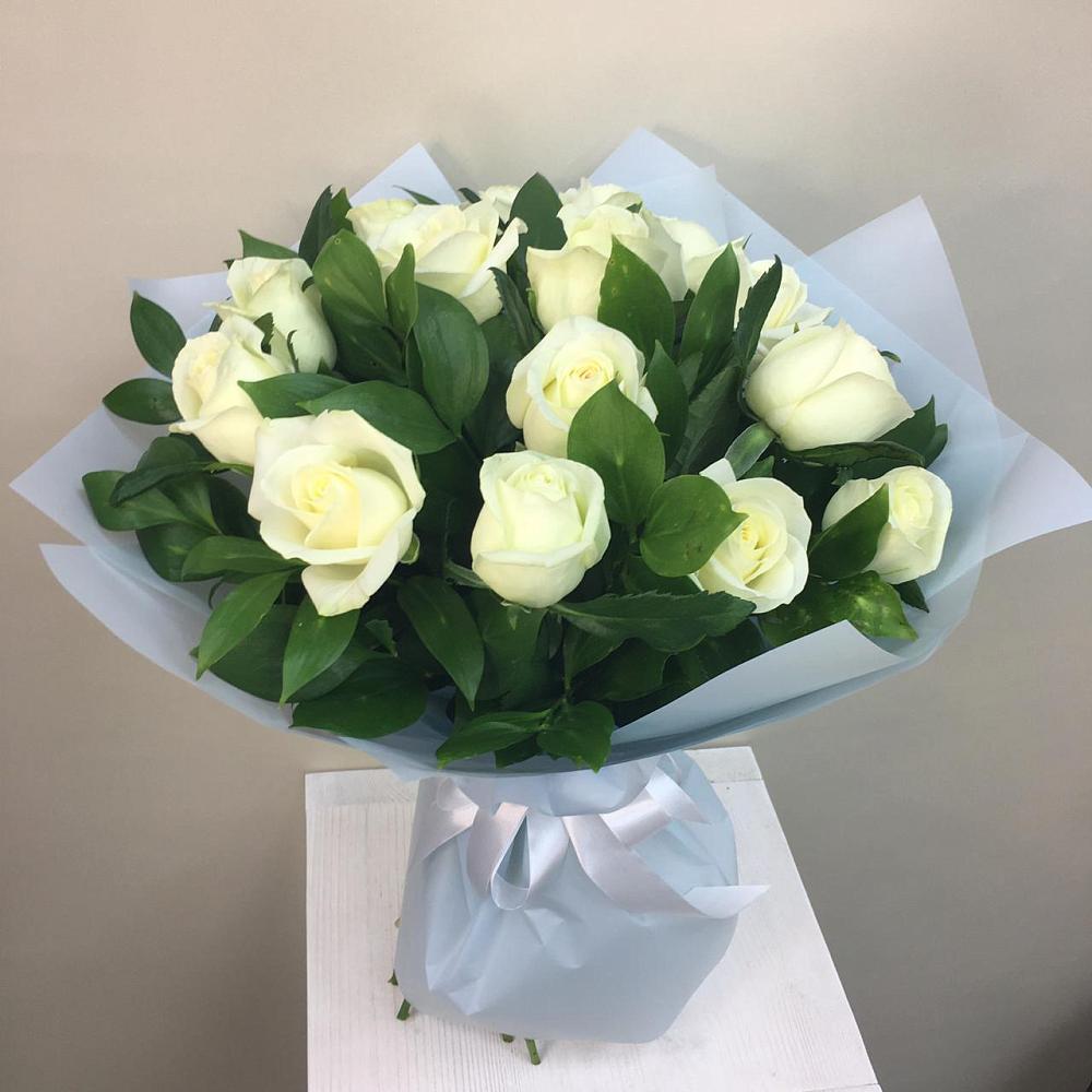 Букет 15 Белых роз Проуд в Волхове