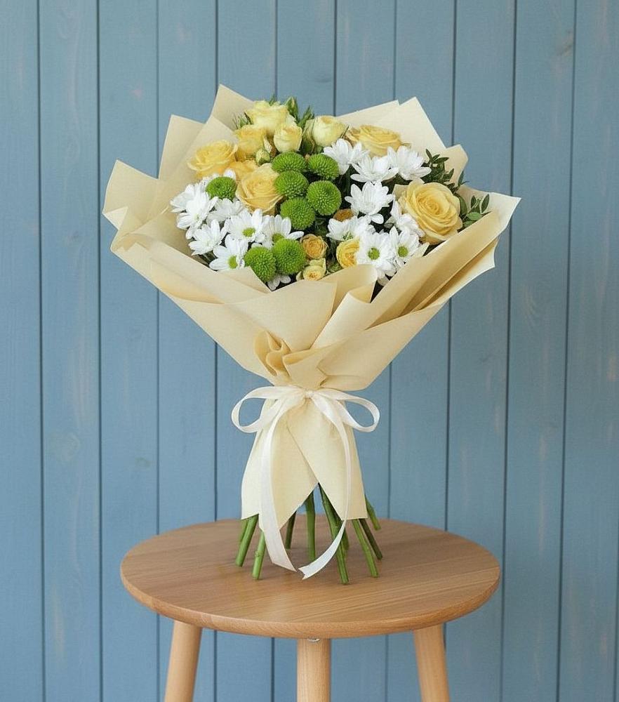 Букет цветов из: Хризантемы и Розы в Волхове