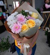 Букет цветов из:  Герберы, Розы и Хризантемы в Волхове