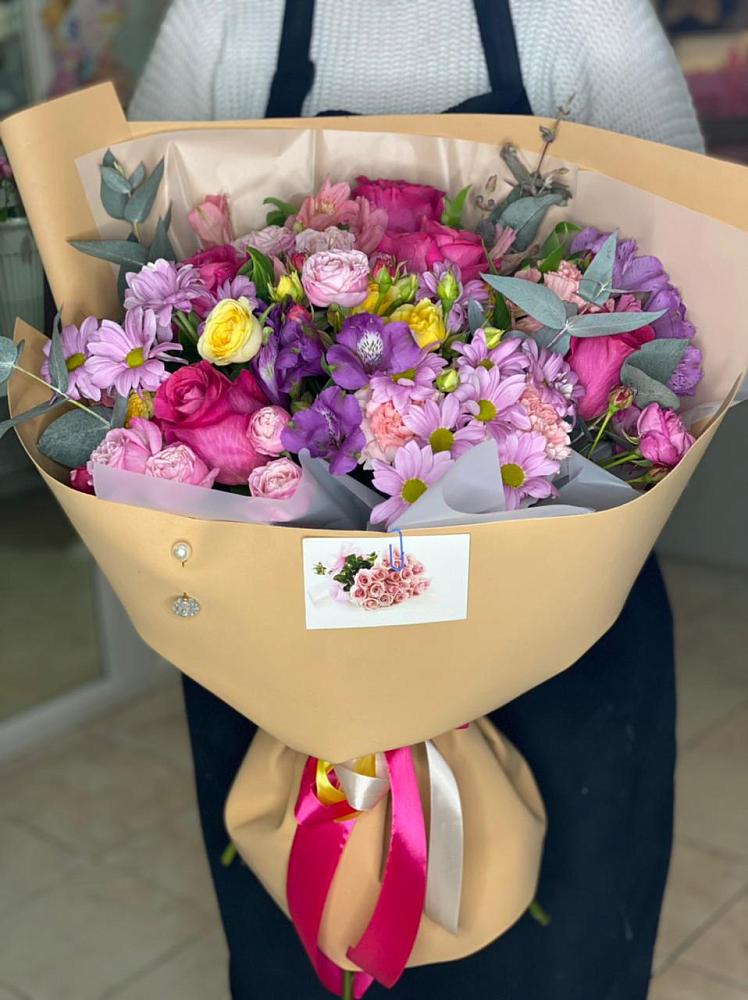 Букет цветов из: Хризантемы, Гвоздики и Альстромерии в Волхове