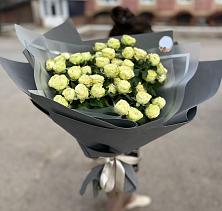 Букет Белые кустовые розы Солинеро в Волхове