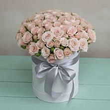 Цветочная композиция из Розы в шляпной коробке в Волхове