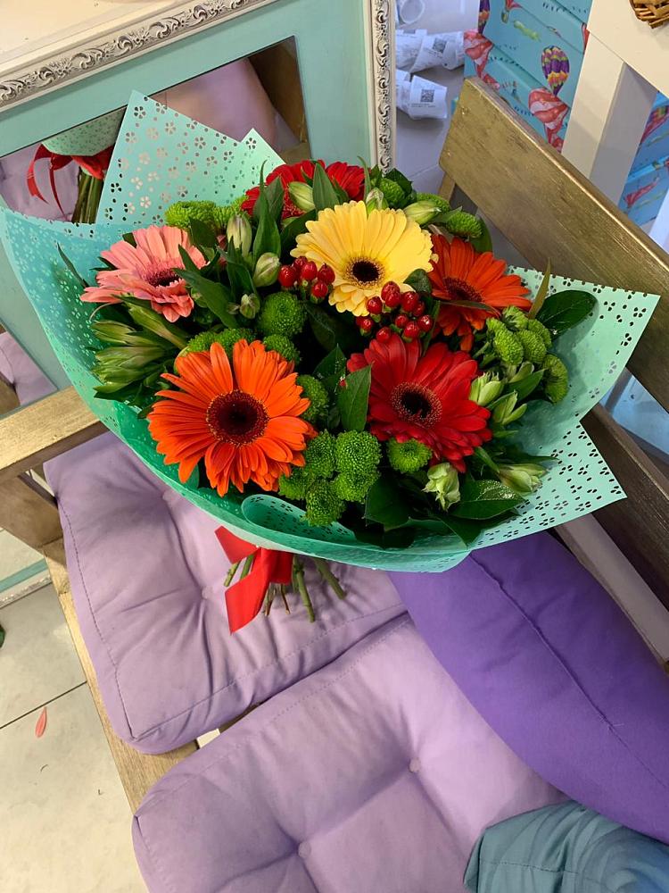 Букет цветов из: Герберы, Хризантемы и Альстромерии в Волхове