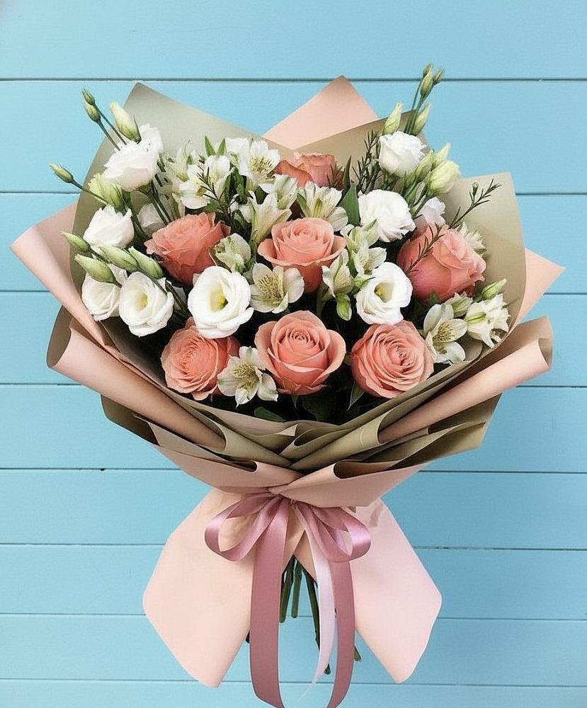 Букет цветов из: Розы, Альстромерии и Лизиантусы в Волхове