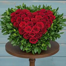 Цветочная композиция из Розы в виде сердца в Волхове