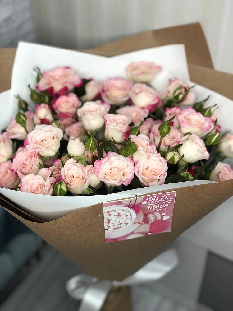 Букет цветов из: Розы в Волхове