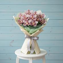 Букет цветов из:  Орхидеи и Розы в Волхове