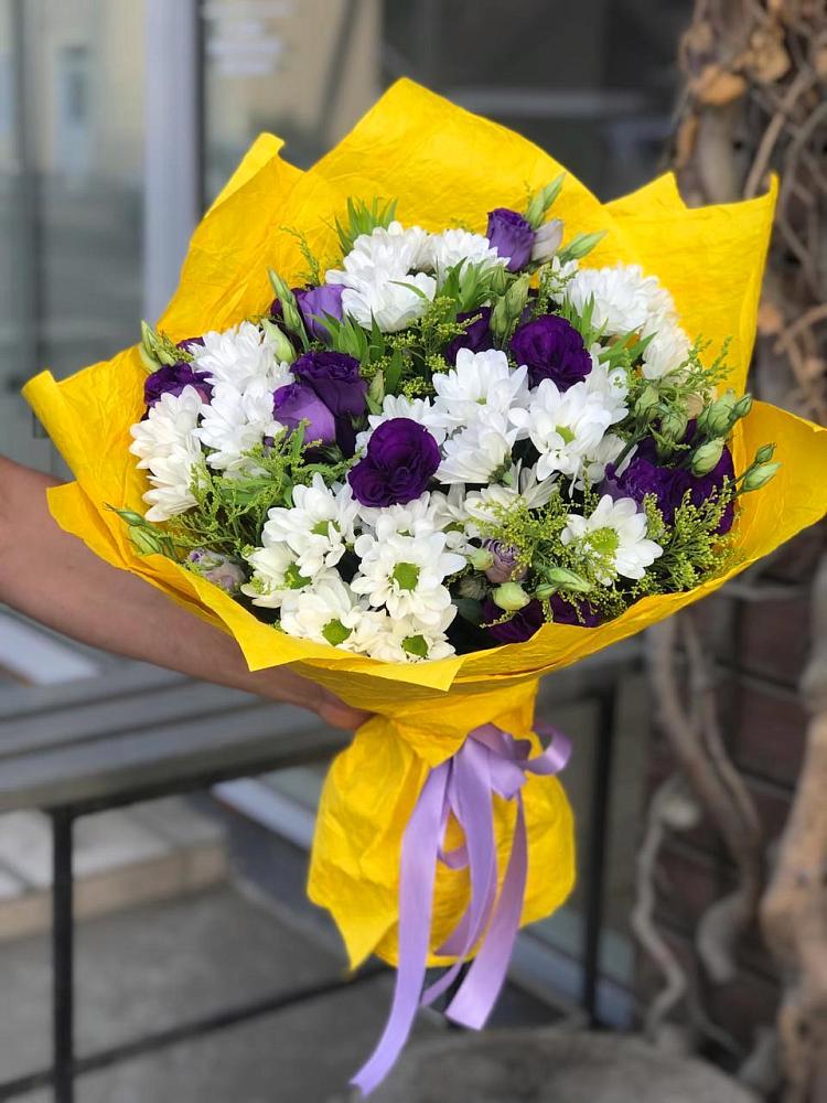 Букет цветов из: Ирисы, Хризантемы и Ромашки в Волхове