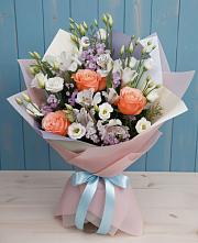 Букет цветов из:  Лизиантусы, Розы, Альстромерии и Гипсофила в Волхове