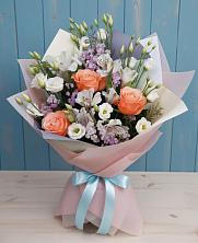 Букет цветов из:  Лизиантусы, Розы, Альстромерии и Гипсофила в Волхове