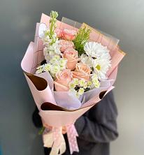 Букет цветов из:  Хризантемы и Розы в Волхове