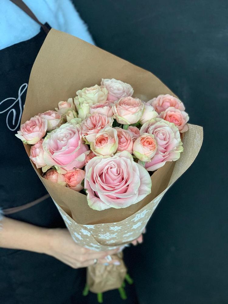 Букет цветов из: Хризантемы и Розы в Волхове