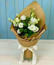 Букет цветов из:  Хризантемы и Лизиантусы в Волхове