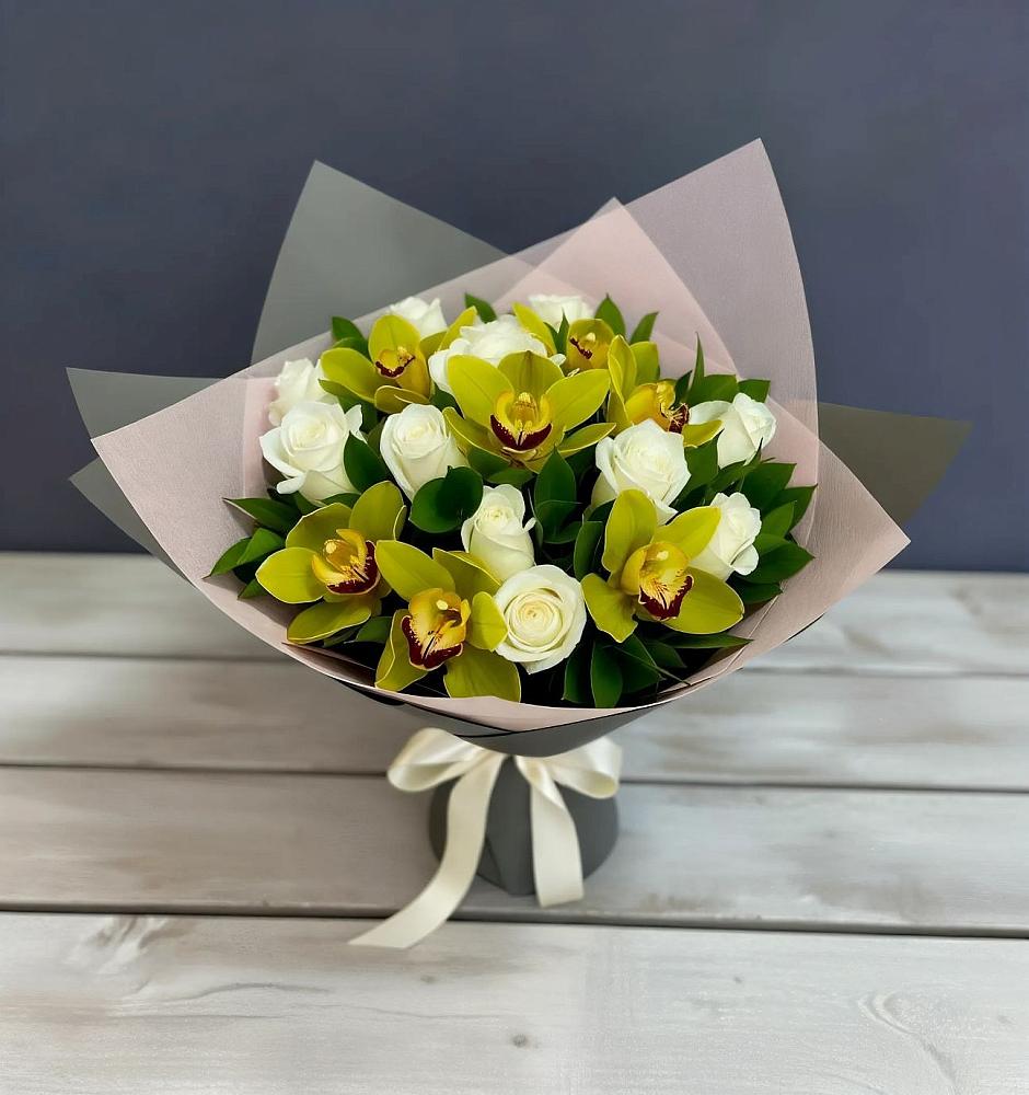 Букет цветов из: Орхидеи и Розы в Волхове