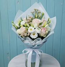 Букет цветов из:  Розы и Лизиантусы в Волхове