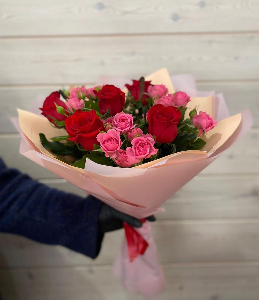 Букет цветов из: Розы в Волхове