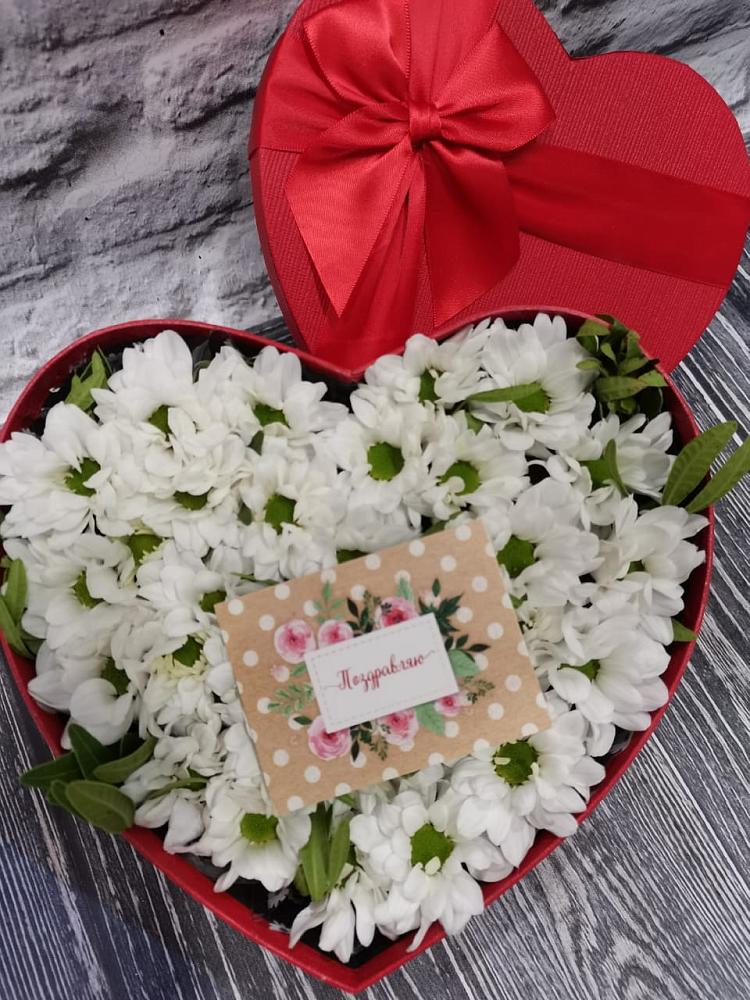 Цветочная композиция из Хризантемы в виде сердца в Волхове
