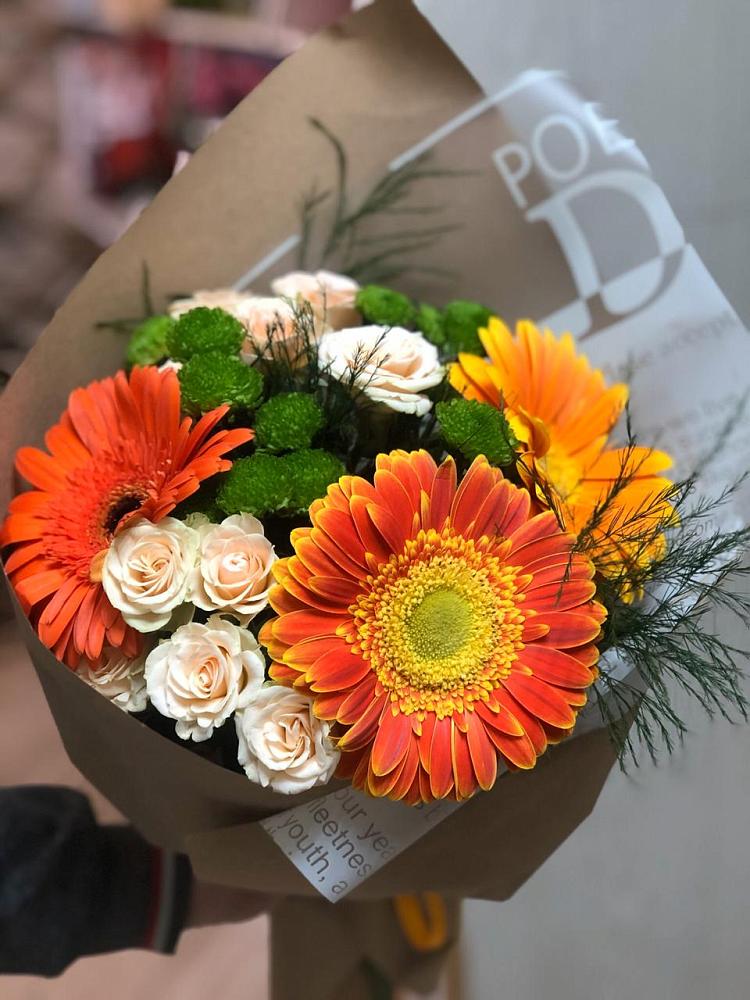 Букет цветов из: Герберы, Хризантемы и Розы в Волхове