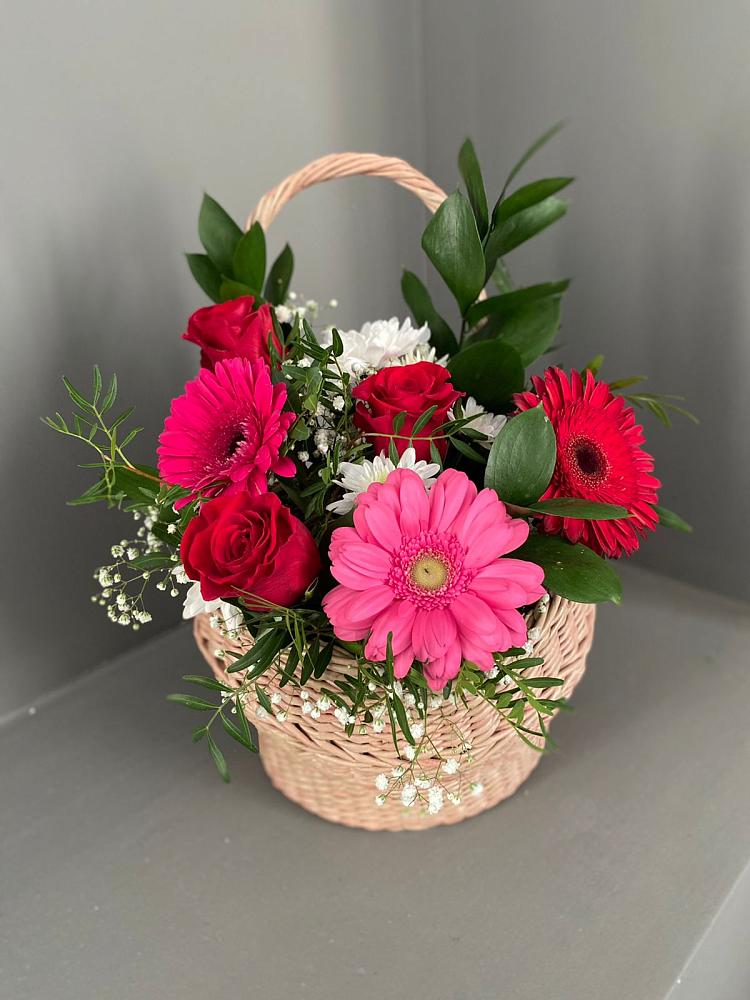 Цветочная композиция из Розы, Хризантемы и Герберы в корзине в Волхове