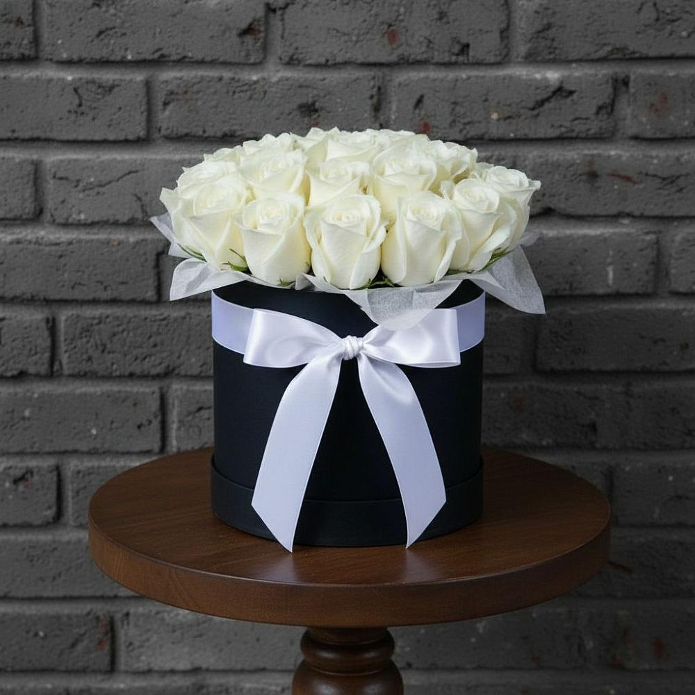 Цветочная композиция из Розы в шляпной коробке в Волхове