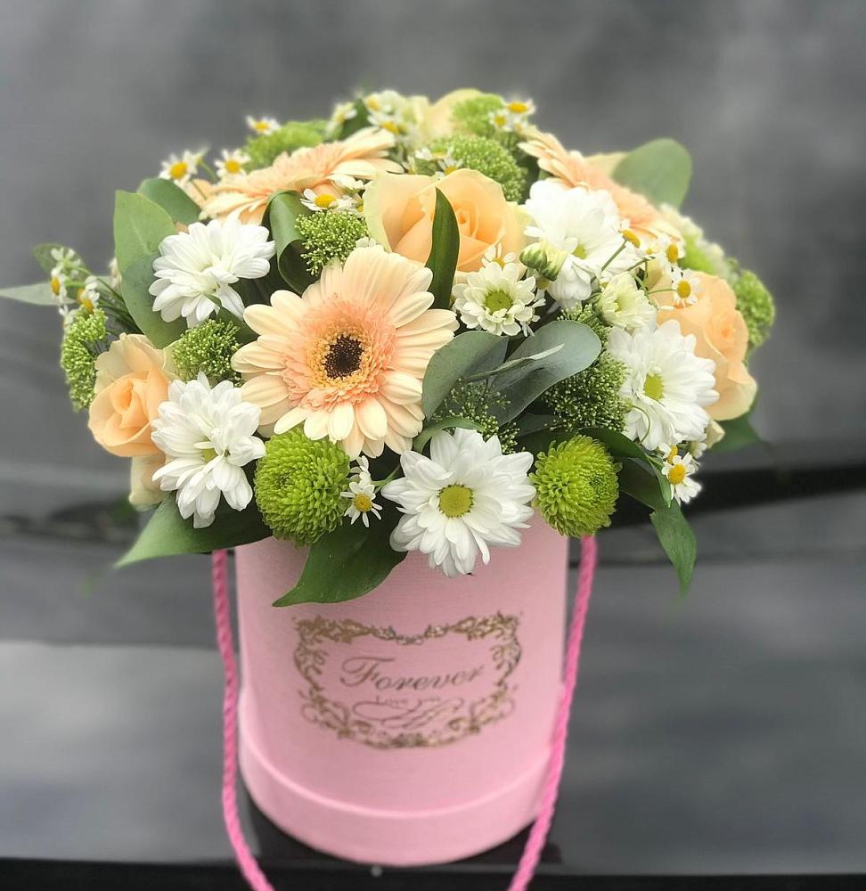 Цветочная композиция из Розы, Герберы и Хризантемы в шляпной коробке в Волхове