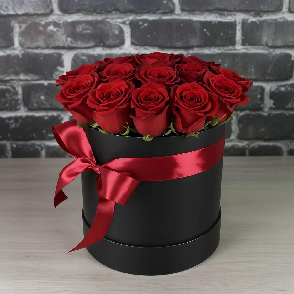 Цветочная композиция из Розы в шляпной коробке в Волхове