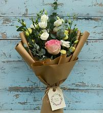 Букет цветов из:  Розы и Лизиантусы в Волхове