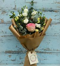 Букет цветов из:  Розы и Лизиантусы в Волхове