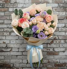 Букет цветов из:  Розы, Лизиантусы и Гвоздики в Волхове